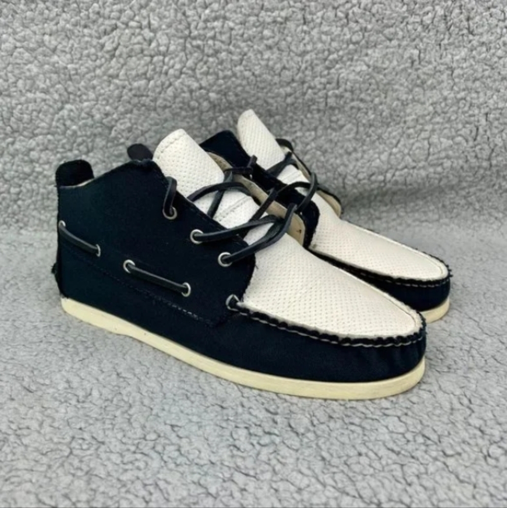 Men boat shoes